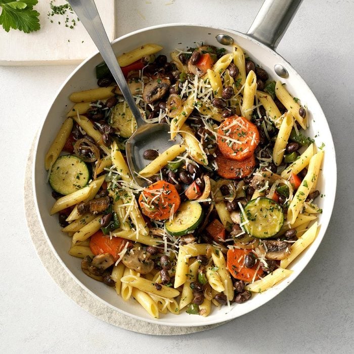 Penne with veggies and black beans