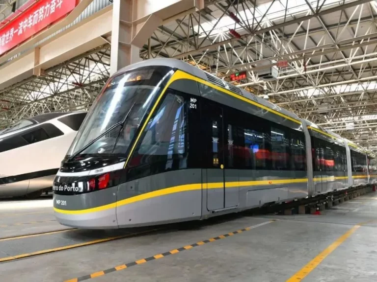 The Portuguese are the first in Europe to ride Chinese subway cars